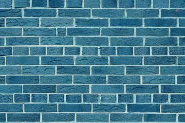 Mavi tuğlalardan yapılmış olağandışı mavi tuğlalar ve soyut mavi arkaplan için kırık mavi tuğlalar olan tuğla duvar.