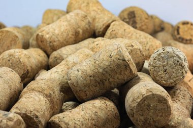 Abstract background of wine corks with corks from red wine bottles and corks from white wine bottles among other wine corks