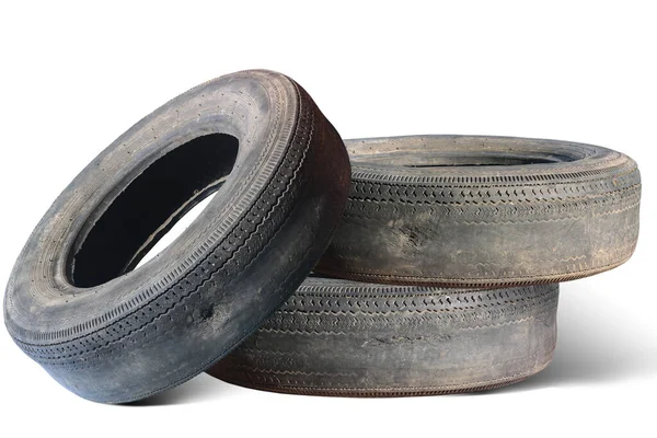 배경에 타이어 타이어가 타이어에서 손상된 타이어 샘플로 분리되어 — 스톡 사진