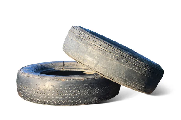旧的磨损轮胎在白色背景下被隔离 作为轮胎商店或汽车轮胎商店广告的损坏轮胎样式 — 图库照片
