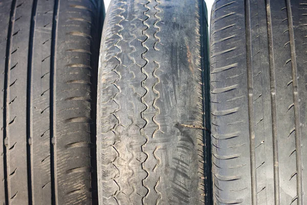 Neumáticos Viejos Dañados Usados Como Patrón Neumáticos Viejos Dañados Para —  Fotos de Stock