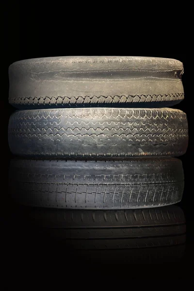 Viejos Neumáticos Dañados Desgastados Como Patrón Neumático Dañado Para Publicidad —  Fotos de Stock