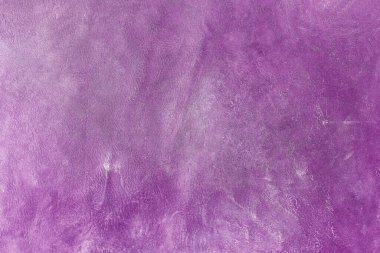 Güzel mor arkaplan, deri desenli, mor deri damarlı, doğal deriden alınmış mor arkaplan örneği ya da doğal arka plan için deri dokusu örneği.
