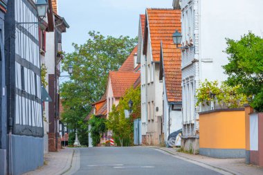 Almanya 'da Jockgrim köyünde boş bir cadde