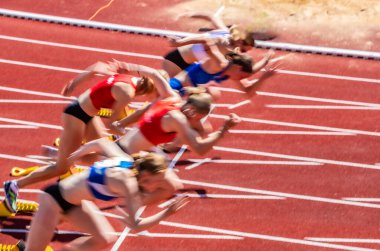 Atletizm 'e başlayan kadın bulanık görme