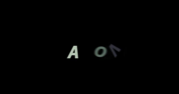 Siyah Arkaplanda Metin Animasyonunun Üzerinde Yukarıda Yazılı Modern Metin Canlandırması — Stok video