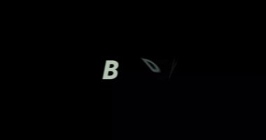 Siyah arkaplanda vücut metni animasyonu. Modern metin animasyonu, yazılı vücut