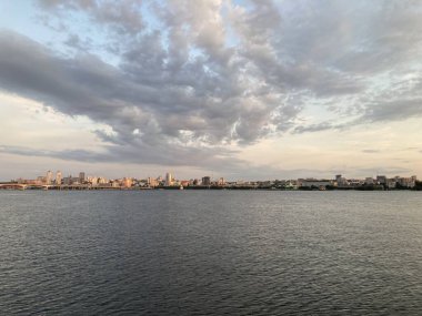 Dinyeper Nehri, Dinyeper şehrinin sağ yakası, Ukrayna