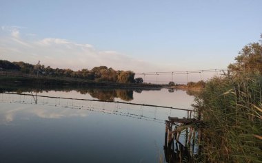 Gölün üzerinde güzel bir gün batımı