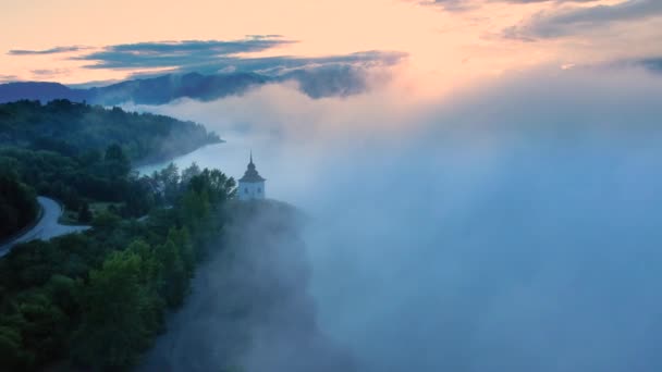Vista Aérea Nascer Sol Nebuloso Sobre Reservatório Liptovska Mara Eslováquia — Vídeo de Stock