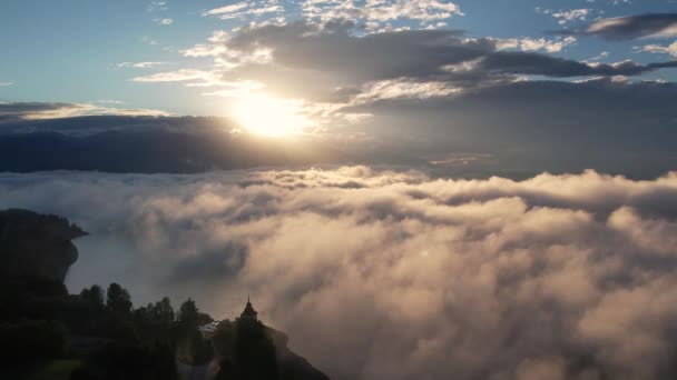 Vista Aérea Nascer Sol Nebuloso Sobre Reservatório Liptovska Mara Eslováquia — Vídeo de Stock