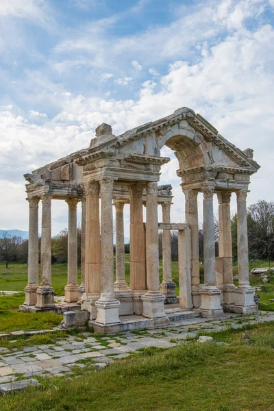 阿佛洛迪亚斯古城著名的四塔门 现代土耳其的考古和历史遗迹 — 图库照片