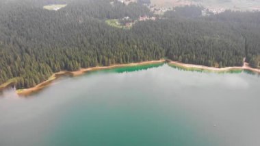 Durmitor Ulusal Parkı, Karadağ 'daki Crno Jezero Havalimanı veya Kara Göl. Seyahat, çevre, doğadaki güzellik, rahatlama konsepti