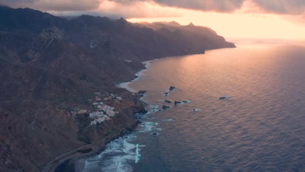 Aerial Sunset View Dramatic Atlantic Ocean Coastline Anaga Steep Cliffs — 비디오
