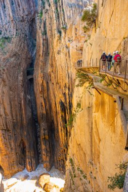 2015 Malaga, İspanya 'nın en tehlikeli patikalarından biri olan El Caminito del Rey veya Kings Little Path manzarası