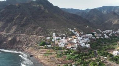 Tipik Tenerife köyü San Andres, Kanarya Adaları 'nın insansız hava aracı görüntüsü