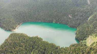 Durmitor Ulusal Parkı, Karadağ 'daki Crno Jezero Havalimanı veya Kara Göl. Seyahat, çevre, doğadaki güzellik, rahatlama konsepti