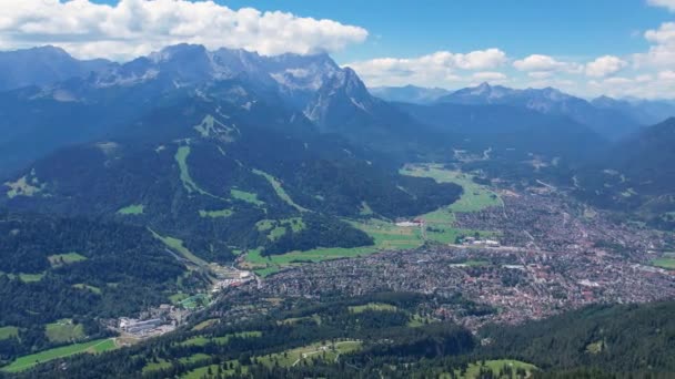 Aerial Garmisch Partenkirchen Bavarian Village Alps Mountains Summer Time Long — Stockvideo
