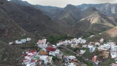 Tipik Tenerife köyü San Andres, Kanarya Adaları 'nın insansız hava aracı görüntüsü