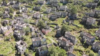 Hava aracı görüntüsü eski terk edilmiş Yunan köyü Kayakoy, Fethiye, Türkiye