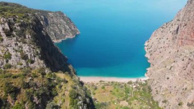 Kelebek Vadisi deniz kıyısı insansız hava aracı manzarası, Oludeniz, Dalaman, Türkiye
