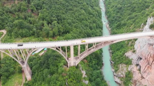 Zdjęcie Mostu Djurdjevica Nad Kanionem Rzeki Tara Czarnogórze Grerat Atrakcją — Wideo stockowe