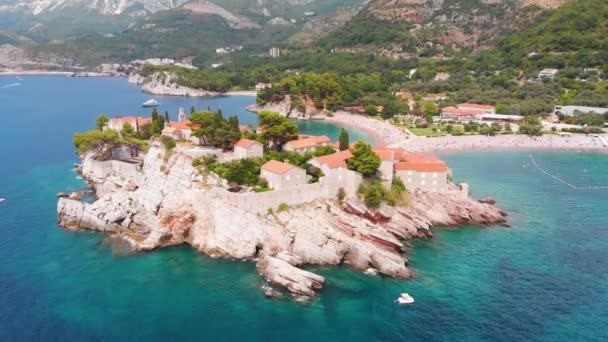 Incrível Drone Vídeo Pequena Cidade Velha Sveti Stefan Resort Montenegro — Vídeo de Stock