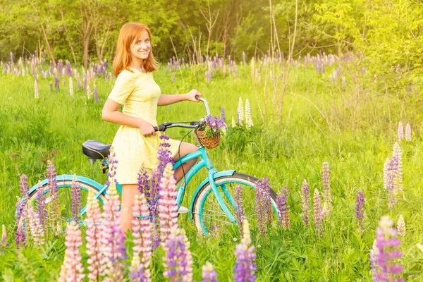 Young Teen Girl Vintage Bike Sunny Summer Flowered Meadow — Stock Photo, Image