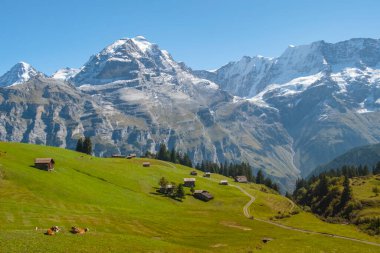 Turistik Vadi Lauterbrunnen 'deki geleneksel Alp köyü, İsviçre eğlencesi