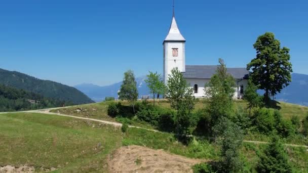 Повітряний Ранковий Вид Церкви Святого Примоса Ямнику Словенія Юліанські Альпи — стокове відео