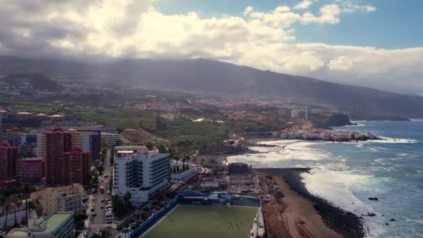 Aerial Panorama Puerto Cruz Resorts Pools Surrounded Sea Waves Tenerife — Vídeos de Stock