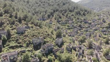 Hava aracı görüntüsü eski terk edilmiş Yunan köyü Kayakoy, Fethiye, Türkiye