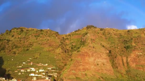 Luchtfoto Beelden Zonsondergang Uitzicht Resort Landschap Van Madeira Eiland Regenboog — Stockvideo