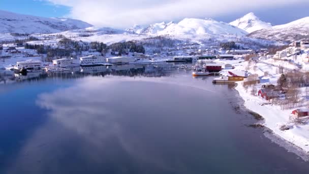 Letecký Pohled Rybářský Člun Severním Norsku Tromso Slunečný Zimní Den — Stock video