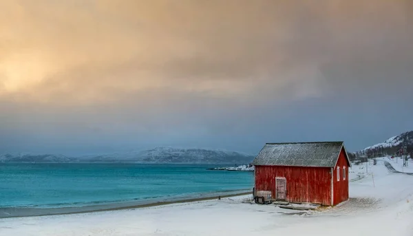 Inverno Noruega Paisagem Com Rorbu Praia Oceano Neve — Fotografia de Stock