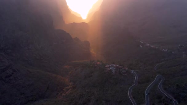 Masca Völgy Légi Naplementéje Aszfaltozott Autók Tenerife Kanári Szigetek Meredek — Stock videók