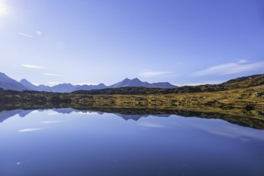 Valais, İsviçre 'deki Grimsel dağ geçidinde Totensee Gölü.