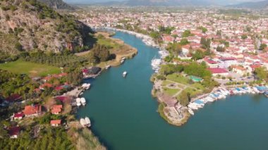 Dalyan nehir deltası, Iztuzu plajı ve Mugla ilinin Dalyan ilçesindeki çevre dağlar, Türkiye