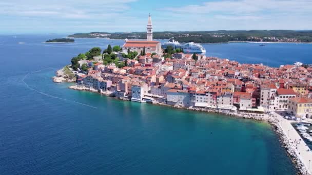 白天的空中无人驾驶飞机全景老城罗维尼 著名的克罗地亚古城在海上 克罗地亚伊斯特拉 — 图库视频影像