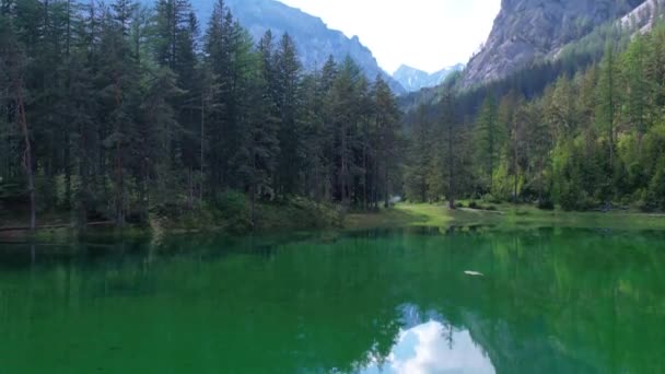 Antenne Vom Gruner See Schöner Grüner Alpensee Mit Kristallklarem Wasser — Stockvideo