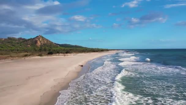 Veduta Aerea Drone Sulla Spiaggia Sabbia Bianca Berchida Della Sardegna — Video Stock