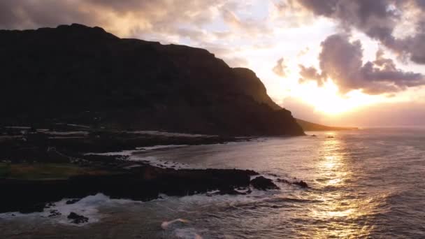 Tenerife加那利岛西班牙海洋和火山悬崖上空的空中落日灯 — 图库视频影像