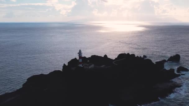 俯瞰大海上的灯塔Punta Teno 加那利岛Tenerife火山悬崖 — 图库视频影像