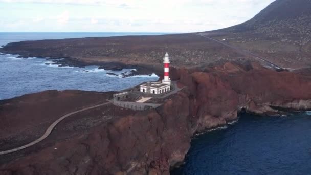 Drone Uitzicht Vuurtoren Punta Teno Oceaan Vulkanische Kliffen Van Tenerife — Stockvideo