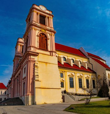 Avusturya Vadisi 'ndeki ünlü tarihi Melk Manastırı