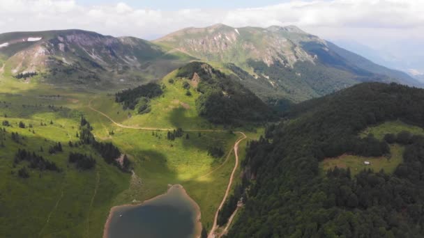 Εναέρια Γραφικό Πράσινο Βουνό Και Λίμνη Biogradska Gora Εθνικό Πάρκο — Αρχείο Βίντεο