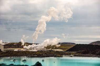 Blue Lagün İzlanda 'daki jeotermal enerji santrali. Popüler turistik cazibe
