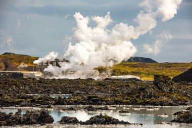 Blue Lagün İzlanda 'daki jeotermal enerji santrali. Popüler turistik cazibe