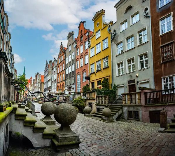 Gdansk 'taki Mariacka caddesinin mimarisi Polonya' nın Gdansk kentindeki en önemli turistik merkezlerden biridir..