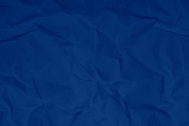 Beyaz kenarlı mavi bir kağıt.